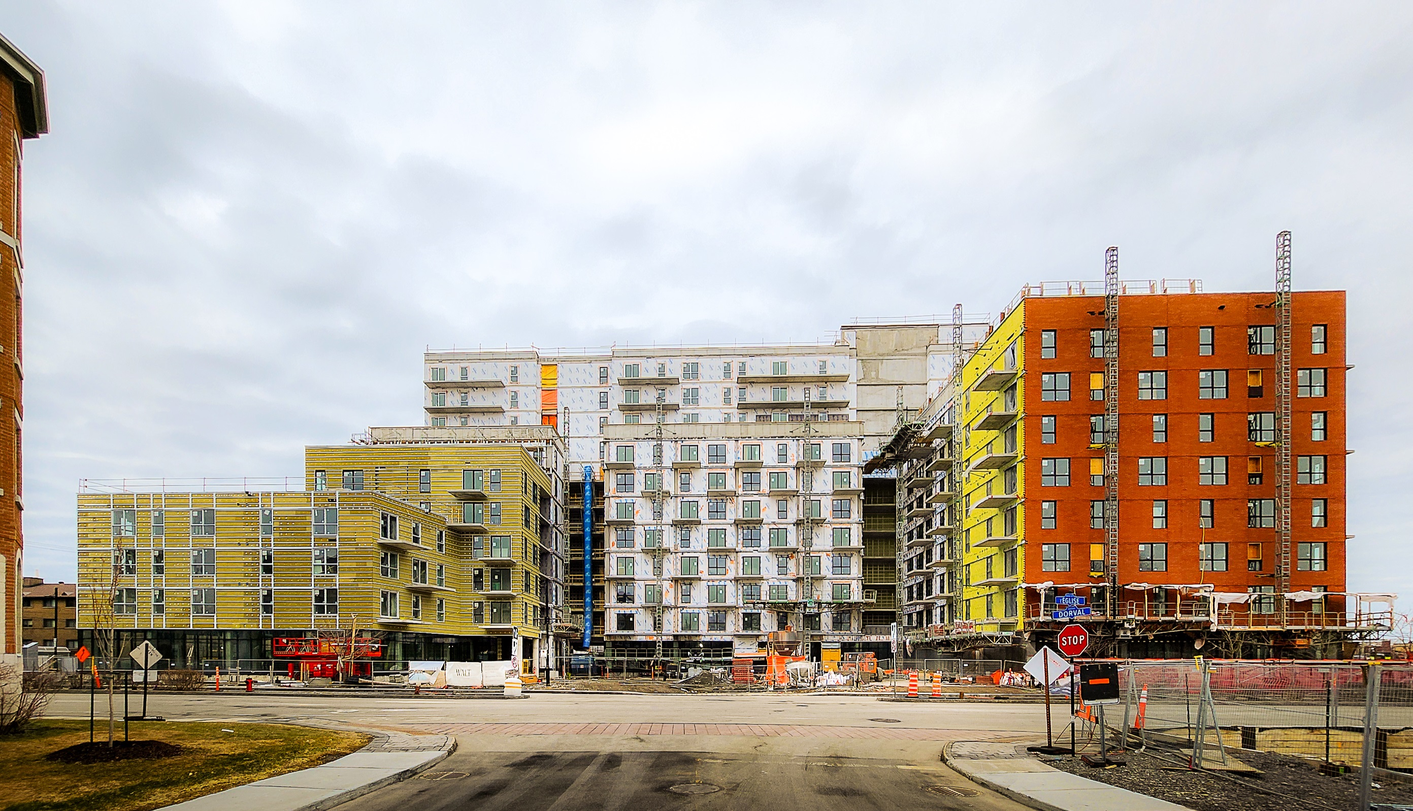 LE 200 DORVAL | DORVAL QC